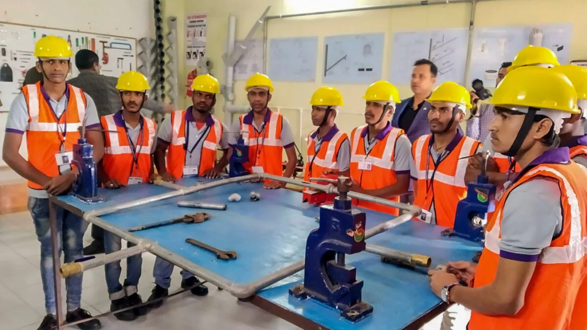 Government Engineering Jobs in India by bhavyagyan